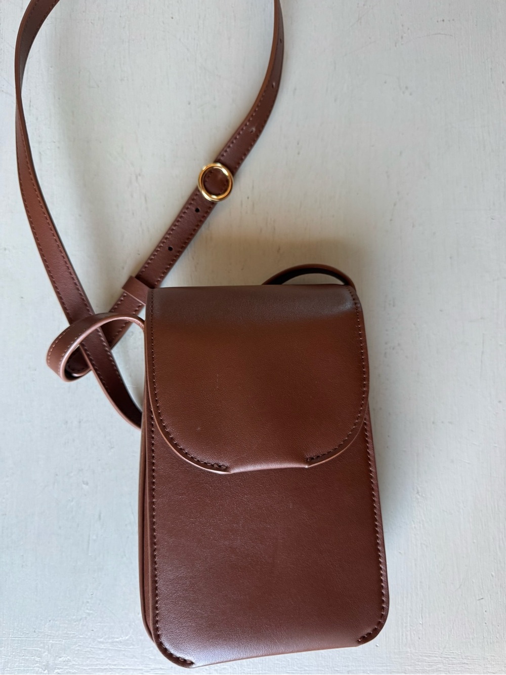 LIKE NEW Cuyana Concertina Phone Bag in Black Dark Chestnut Smooth Leather - Picture 3 of 11